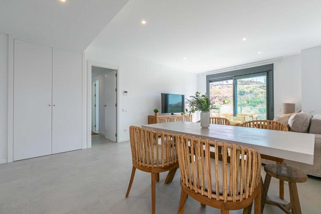 Modern 3-Bed Boho Retreat for a Stylish Escape - 5