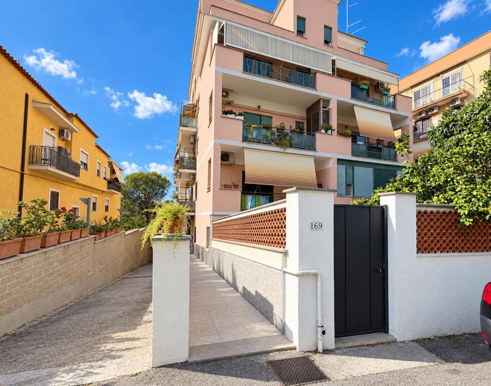 NONNA ELISA I Apartment - Cozy & quiet stay, comfortable home in a peaceful residential area, near Battistini Metro A, easy Vatican access & direct connection to Rome city centre - 1