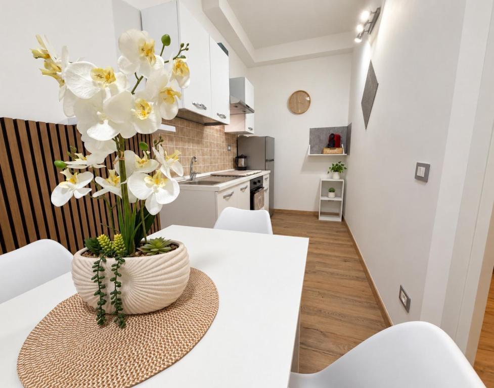 NONNA ELISA I Apartment - Cozy & quiet stay, comfortable home in a peaceful residential area, near Battistini Metro A, easy Vatican access & direct connection to Rome city centre - 3