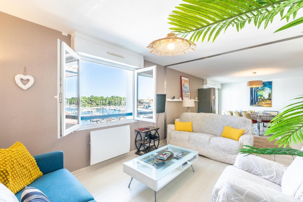 Capsea - Vue sur le port - 3