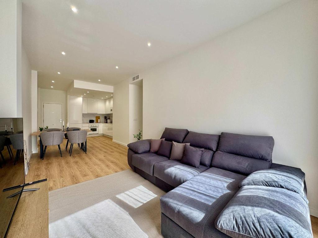 Central Torrevieja 2-Bed Apartment Garage - 4