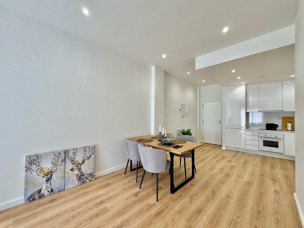Central Torrevieja 2-Bed Apartment Garage - 5