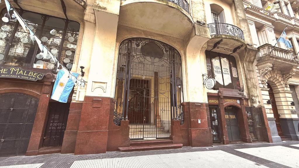 Historic Landmark – 2 BR Apartment in Palacio Vera - 5
