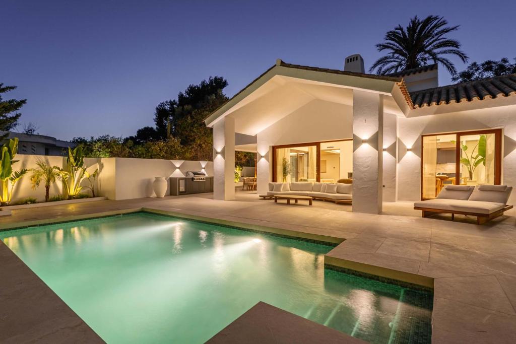 Villa Marbesa I Beach Pool Gym Cinema Outdoor BBQ Parking - 3