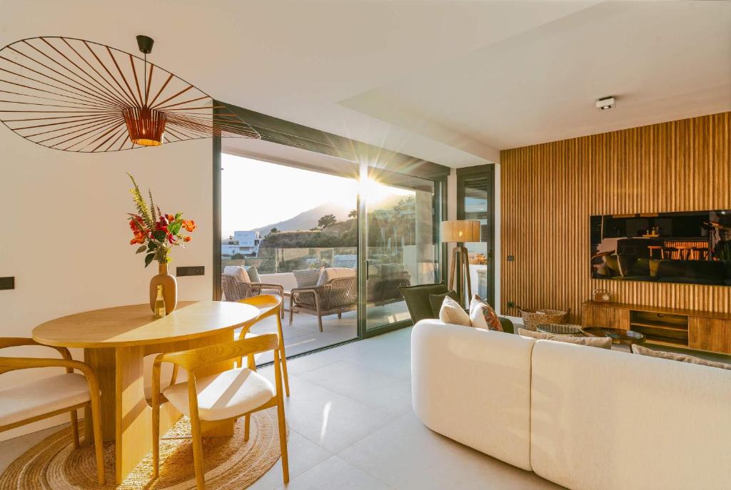 DUPLEX PH Sea Views-Med Blue by Time and Home - 5
