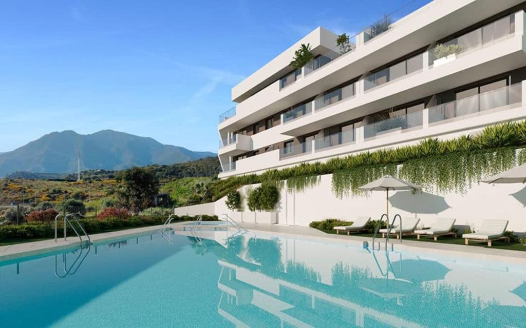 Bright 3-Bedroom Home - Pool & Comfort, Estepona - 1