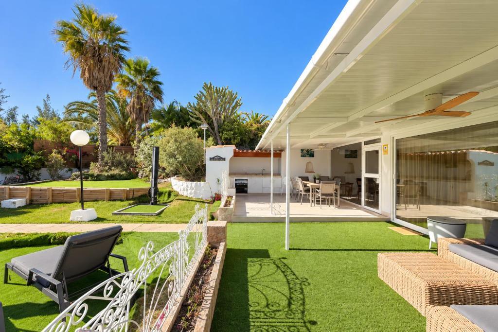 Avant Holidays San Agustin by CanaryScape - communal heated pool - 1