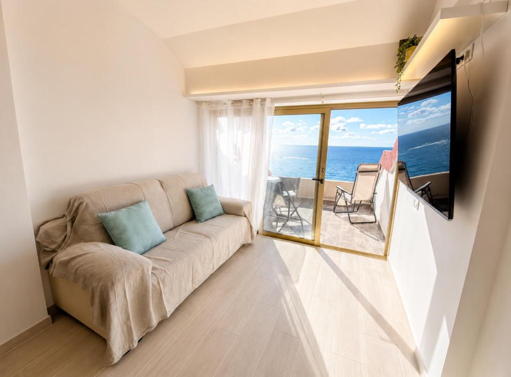 Modern Beachfront Studio with Balcony Views NEW - 4