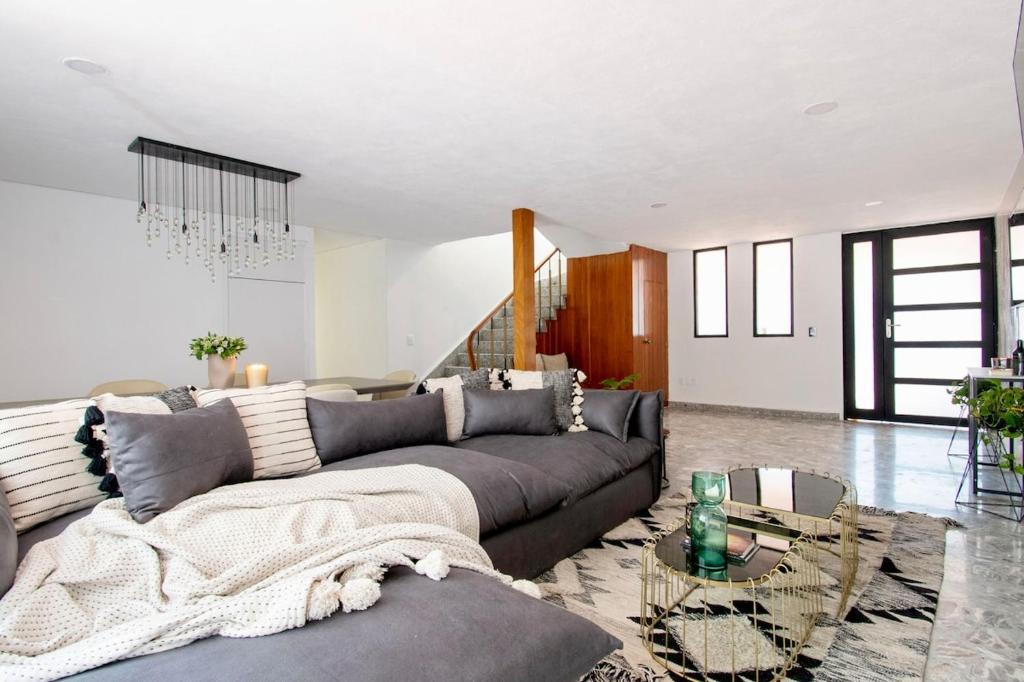 Coyoacán 6 bedroom house, 3 and a half bathrooms, 14 guests - 3
