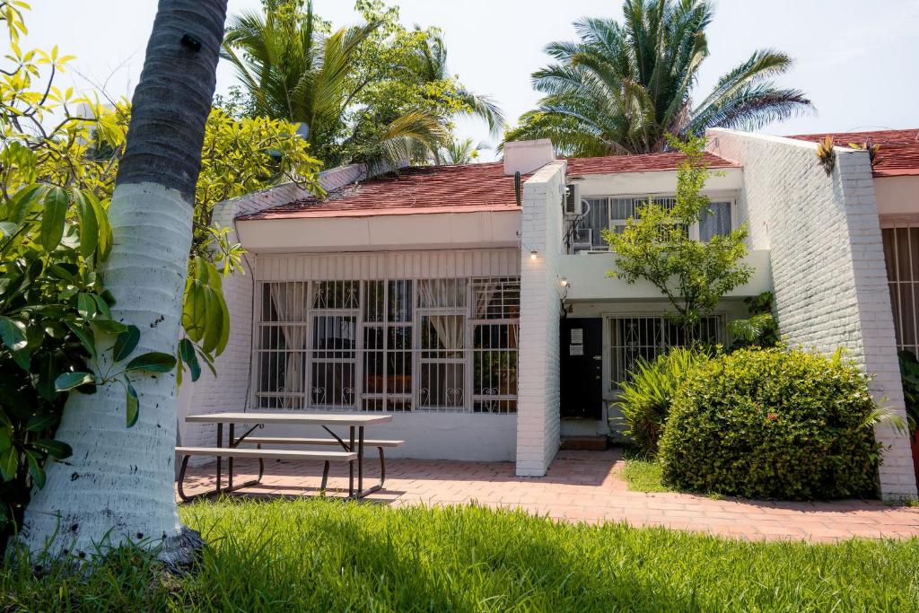 Villa serena para 10 personas con alberca, jardines y playa - 3
