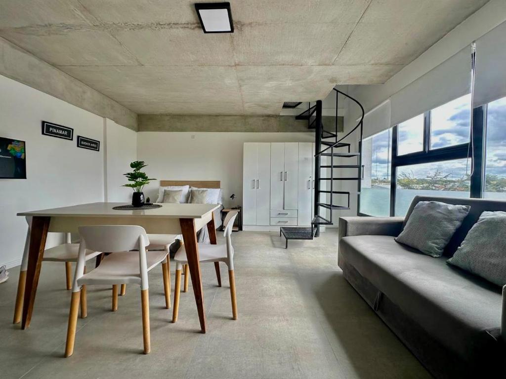Monoambiente con terraza privada y cochera en Pinamar - 2