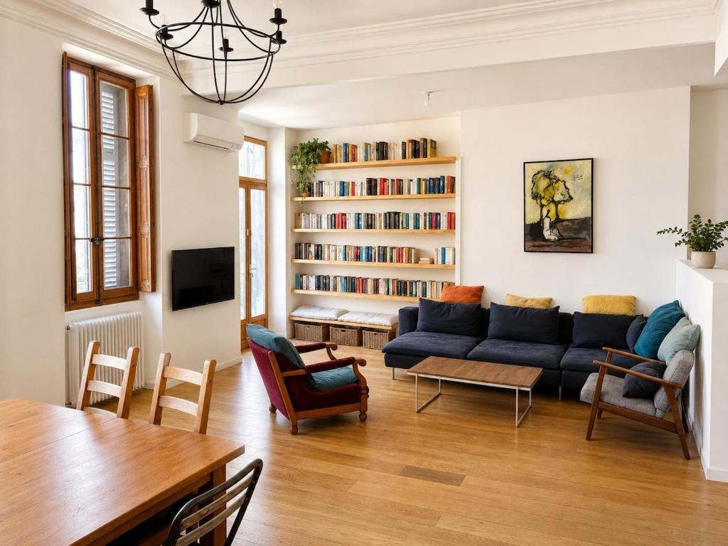 Rare bright 4-room apartment with terrace, air conditioning & private parking - 1
