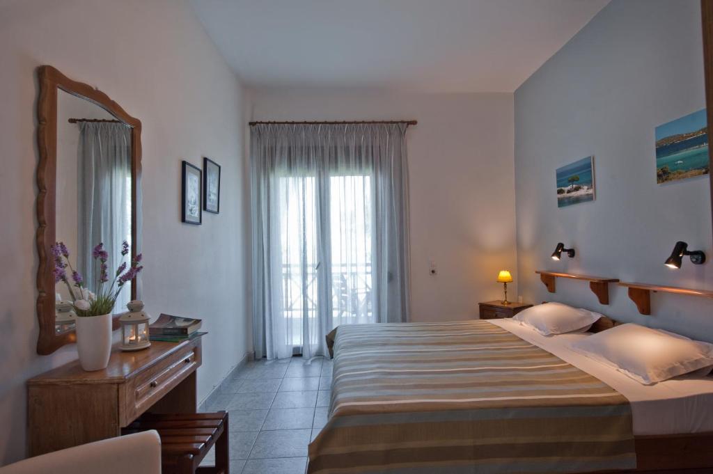 Kamares House Apartments & Studios photo