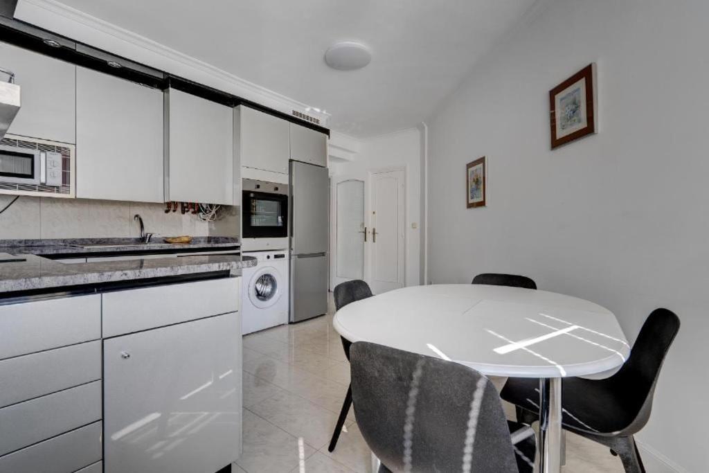 5 min walk to Zurriola Beach & GOe - 4