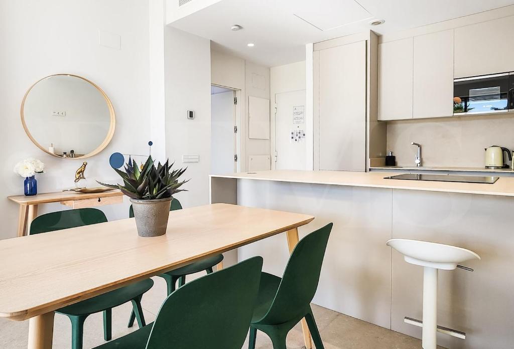 Beachside Apartment with Terrace and Pool REMS - 3