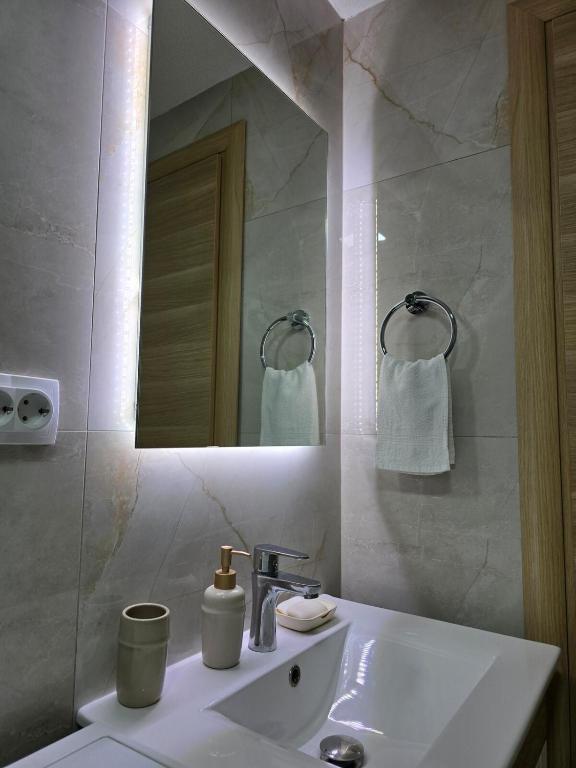 Warm and cozy apartment, Underfloor heating and free Parking - 3