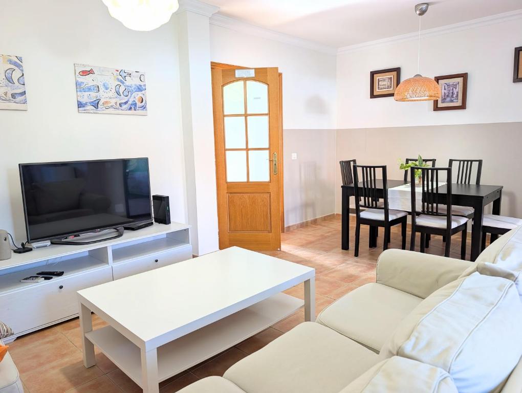 CASA RODO, ideal remote work, relaxing, pool and surfing - 2