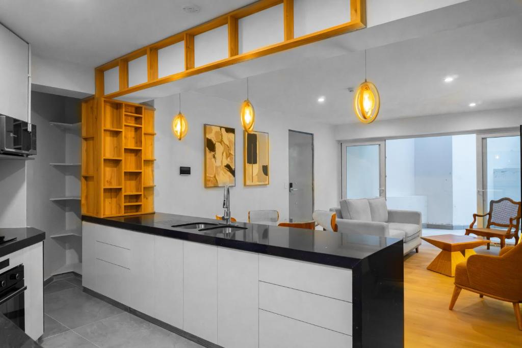 Miraflores by Larcomar new Apt 2 bedroom - 2