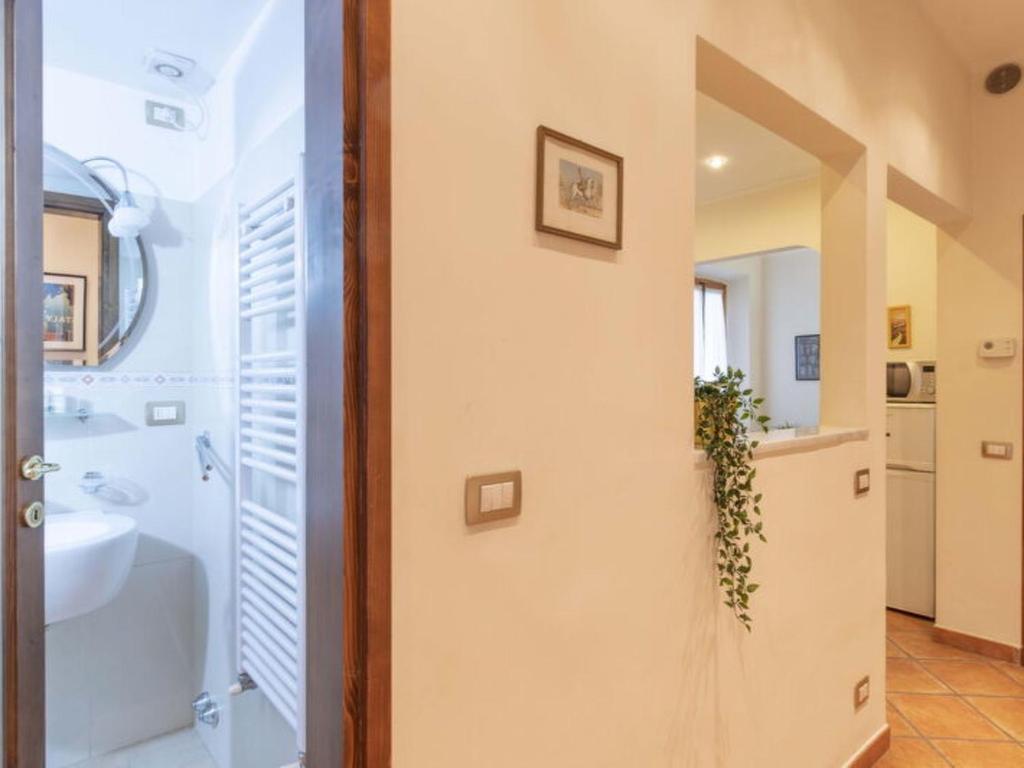Apartment Vintage Apartment In Florence by Interhome - 4