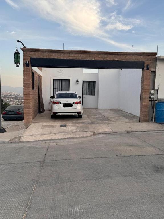 Casa Encinos Patio and Private Parking - 2