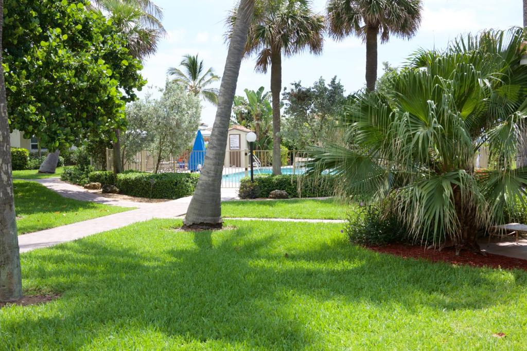 Royal Flamingo Villas photo