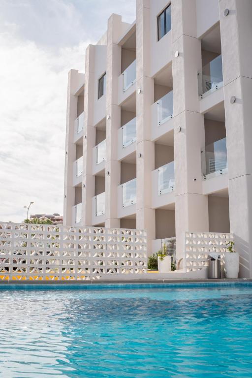 Costa Elegante Hotel & Suites - 2
