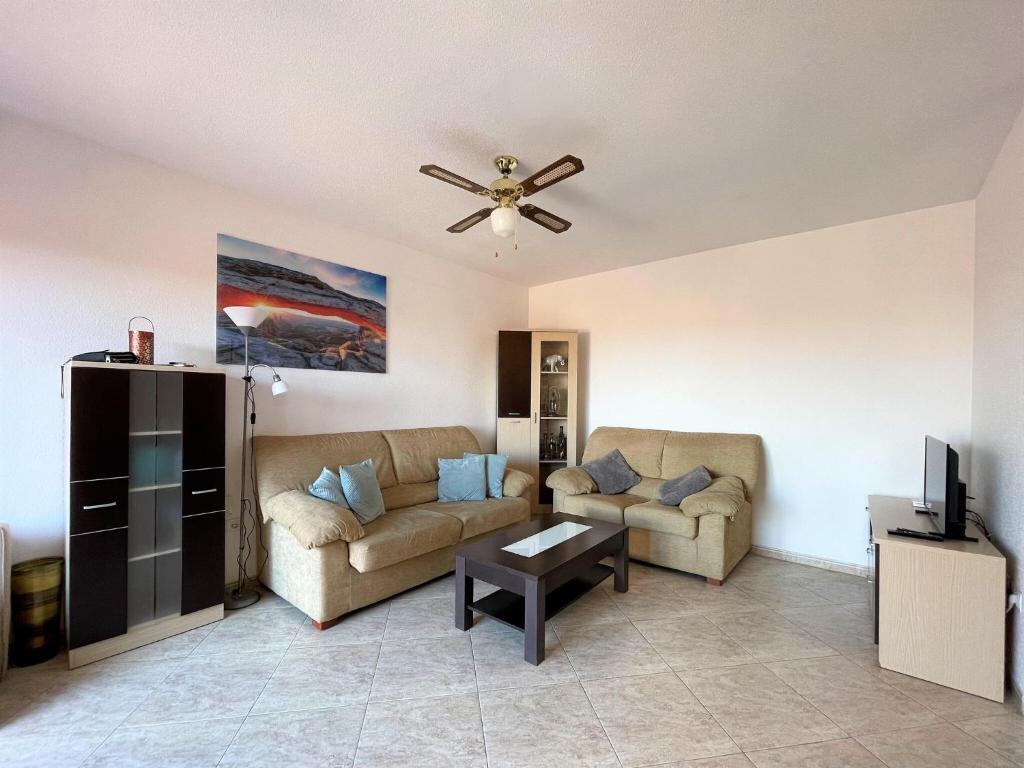 Coastal Family Apartment in Roquetas de Mar - 3