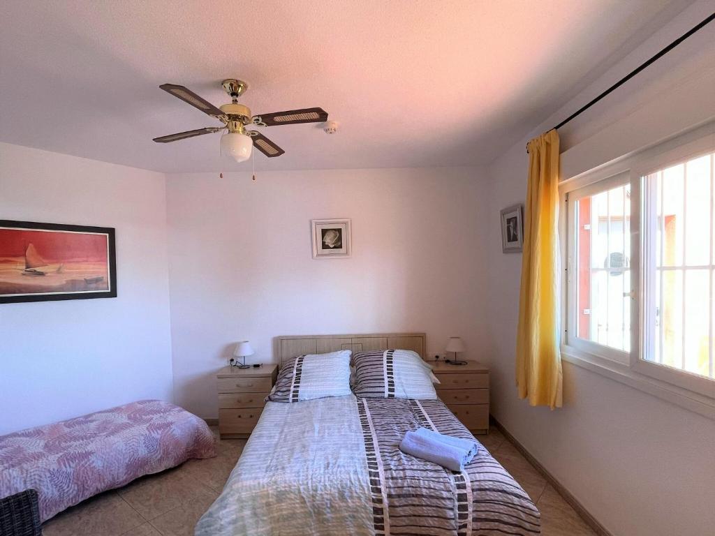 Coastal Family Apartment in Roquetas de Mar - 5