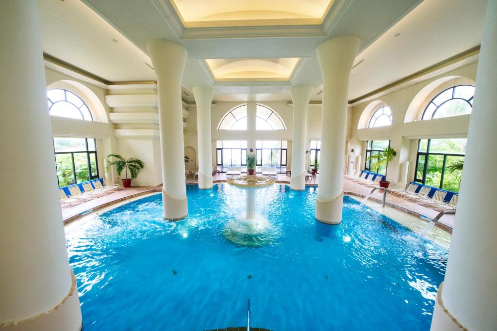 Swimming pool