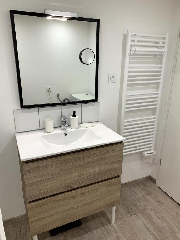 2 bedrooms, 3 beds, private terrace, 30 m from central beach - 2