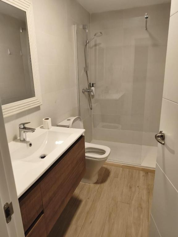 Duplex Carlota- 3-Bedroom Duplex for 6 with 3 Bathrooms and AC - 2