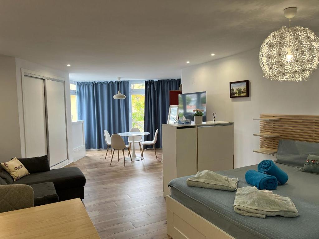Beachfront Studio Apartment-La Cala, Mijas - 2