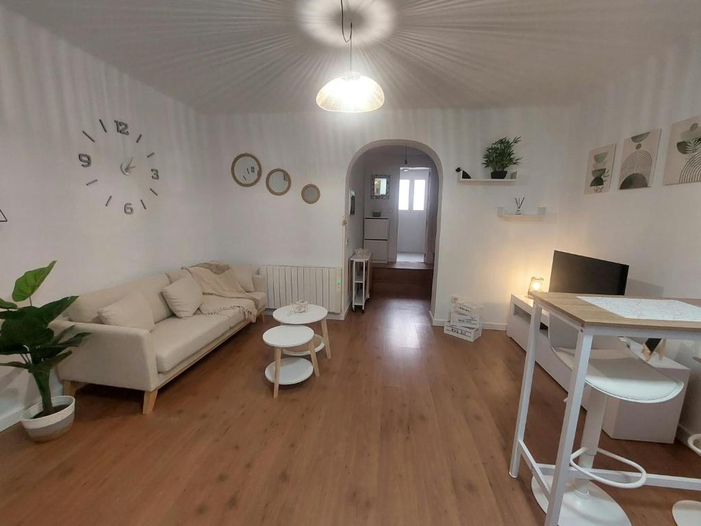 Urban Serenity Apartment - 2
