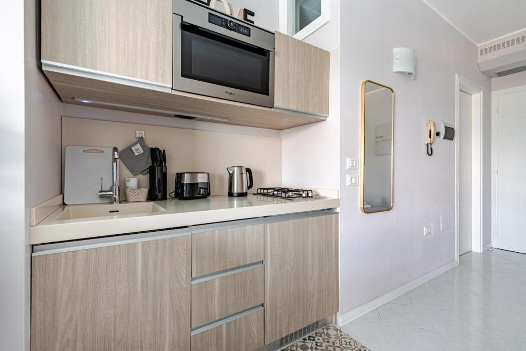 AP SUITE Appartamento Vista Lago di Garda con Piscina e Garage - 4