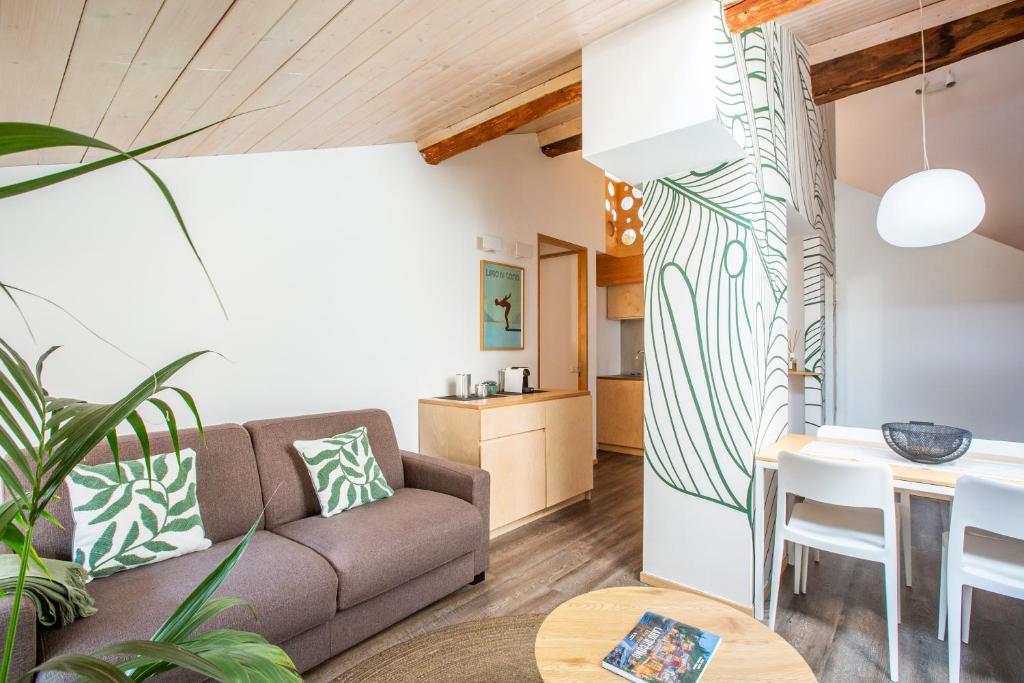 Cozy three-room apartment in the heart of Como, 100 meters from the lake - 4