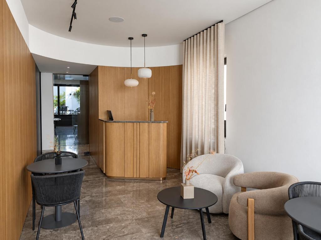 Alvuci - Rooftop Boutique Rooms - 2