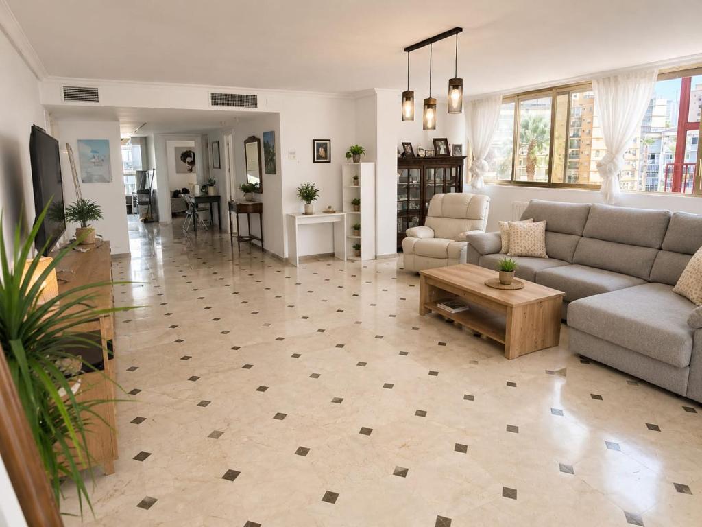 First Line Luxury Apartment - 3
