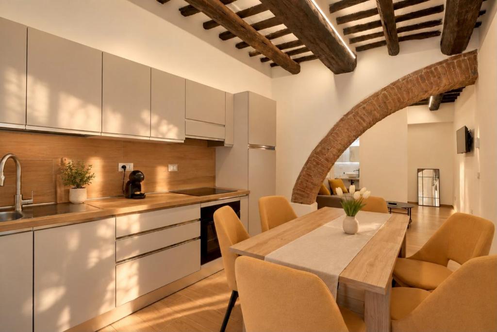 Elce - Historic Brick Arch 2BR & 2BA - 1