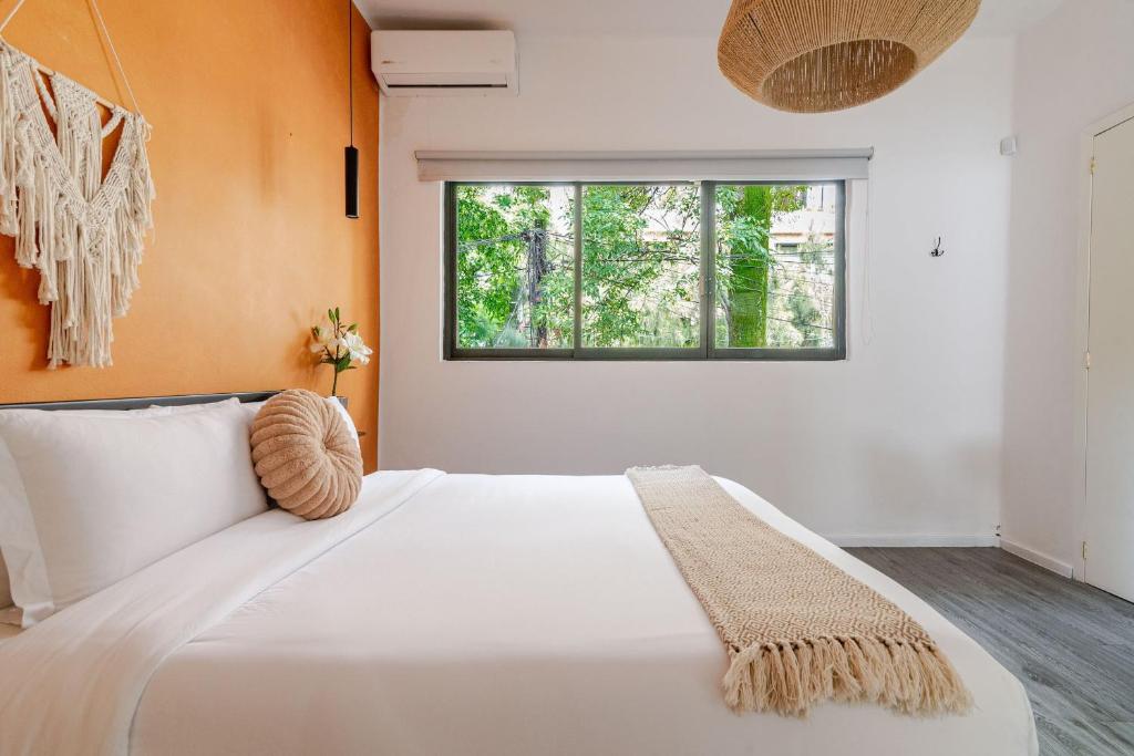 Beautiful 6 BDR Villa with AC in La Condesa - 3