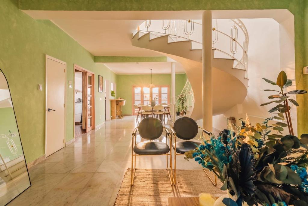 Beautiful 6 BDR Villa with AC in La Condesa - 2