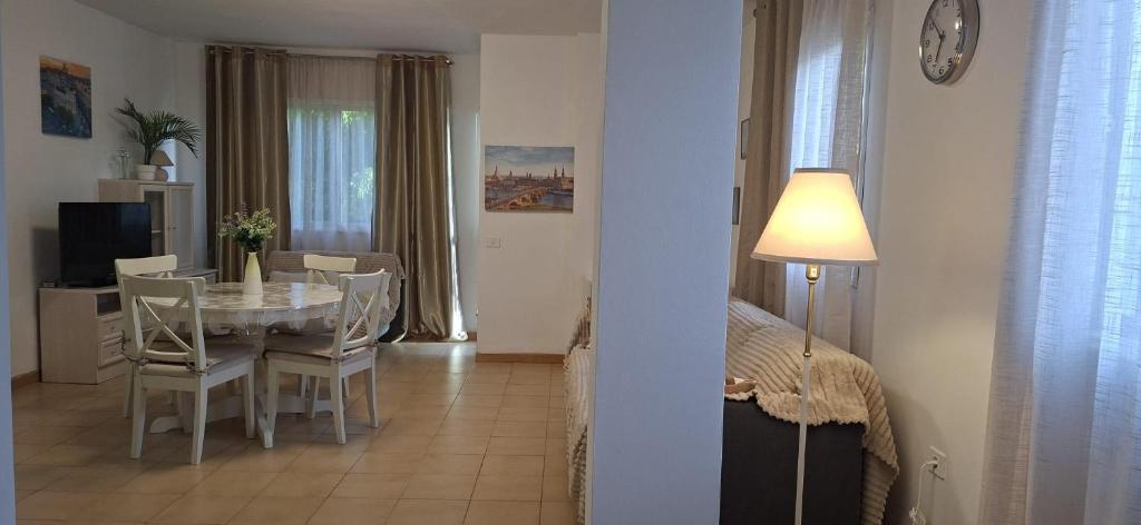 Sunny 1-BR apartment with AC and private terrace near the ocean - 2
