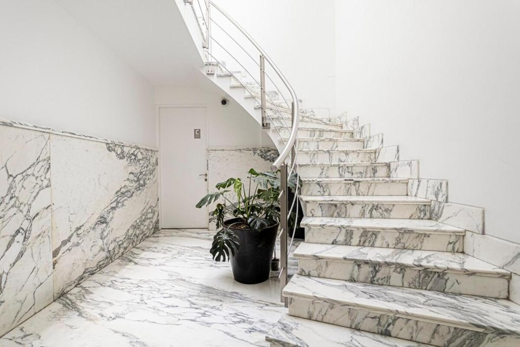 Condesa Residence Amsterdam G Elegant 1BR, 1BA Apartment Nestled on Amsterdam Avenue - 5