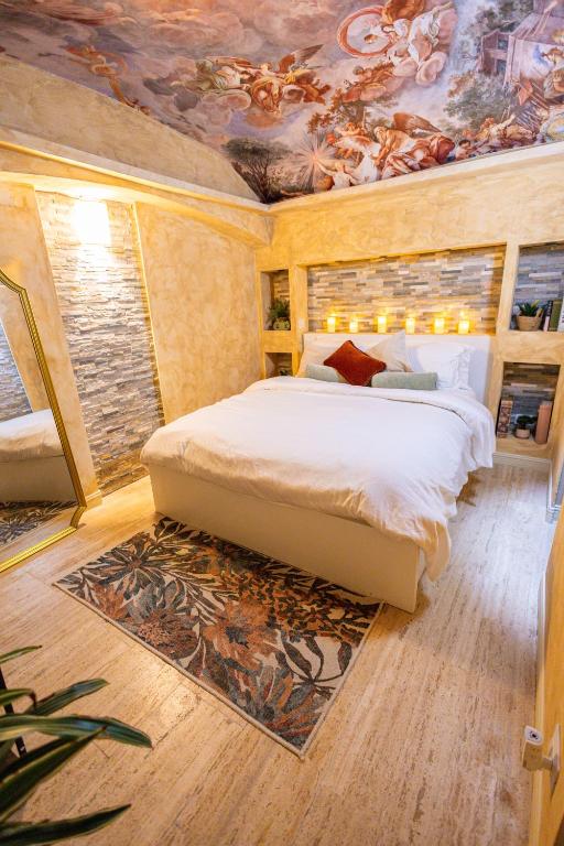 Charming Private Underground Roman Retreat Self Check-In B - 1