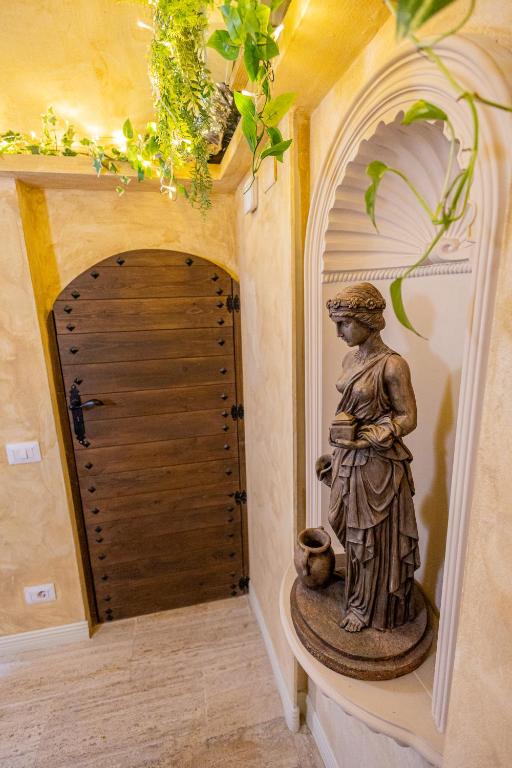 Charming Private Underground Roman Retreat Self Check-In B - 5