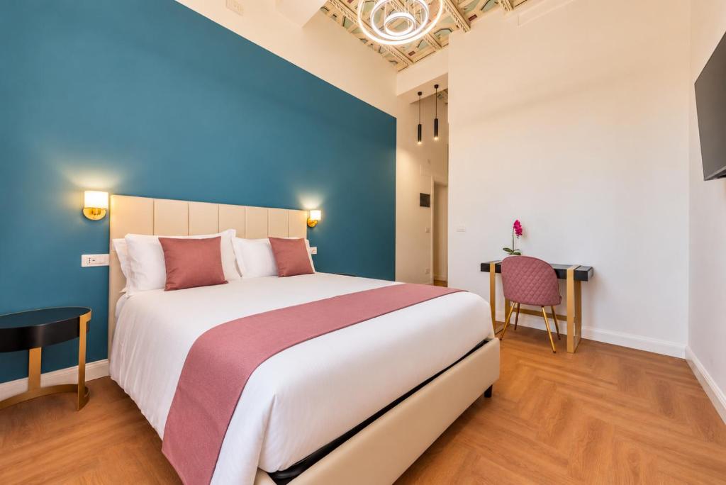 Boutique 81 - Spanish Steps - 5
