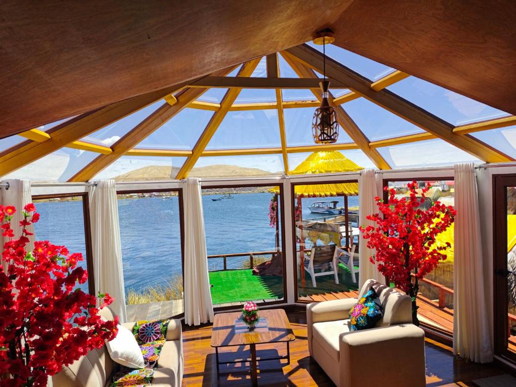 Sunset view of the house in Puno, Peru, Lake Titicaca - 3