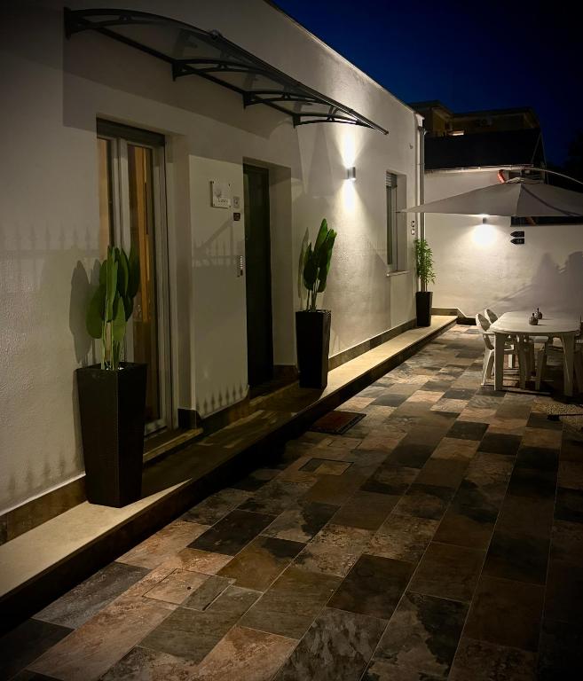 Corona boutique Rooms - 3
