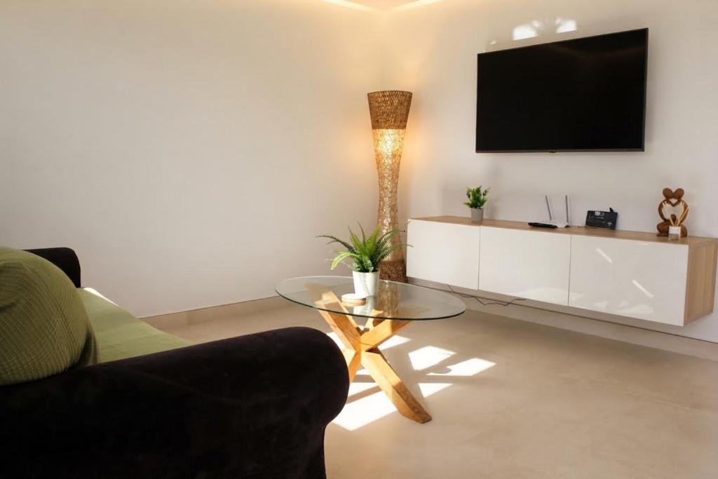 Nicole Home - 4