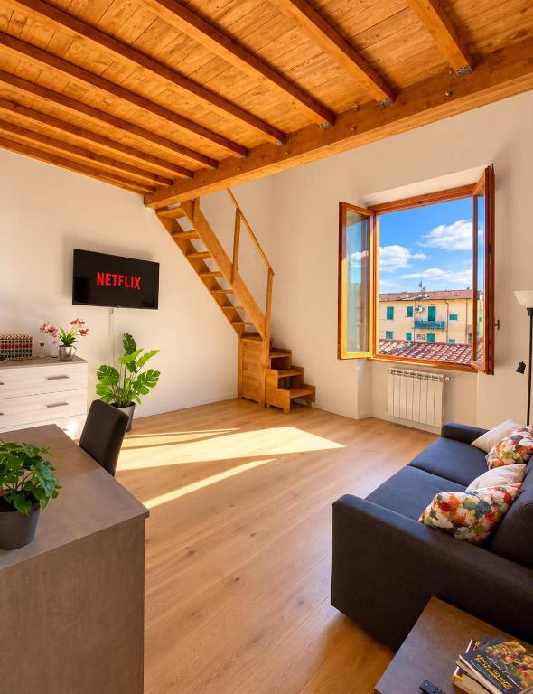 Spacious Apartment with Wooden Mezzanine - Near the Tram - 15 Minutes from the Centre - 1