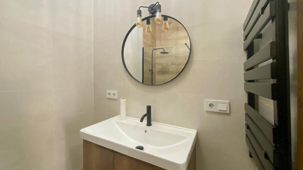 Newly renovated, fully equipped room - 5